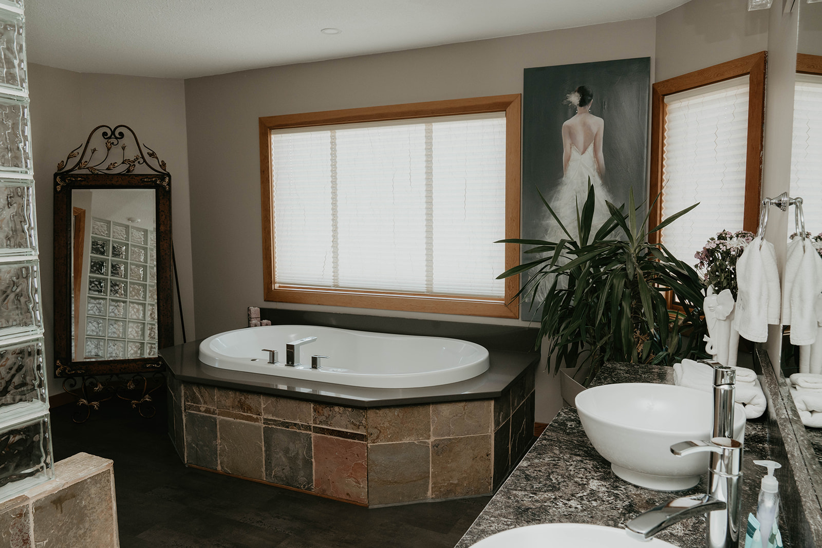 bridal suite at south africa house guest lodge in wainwright alberta